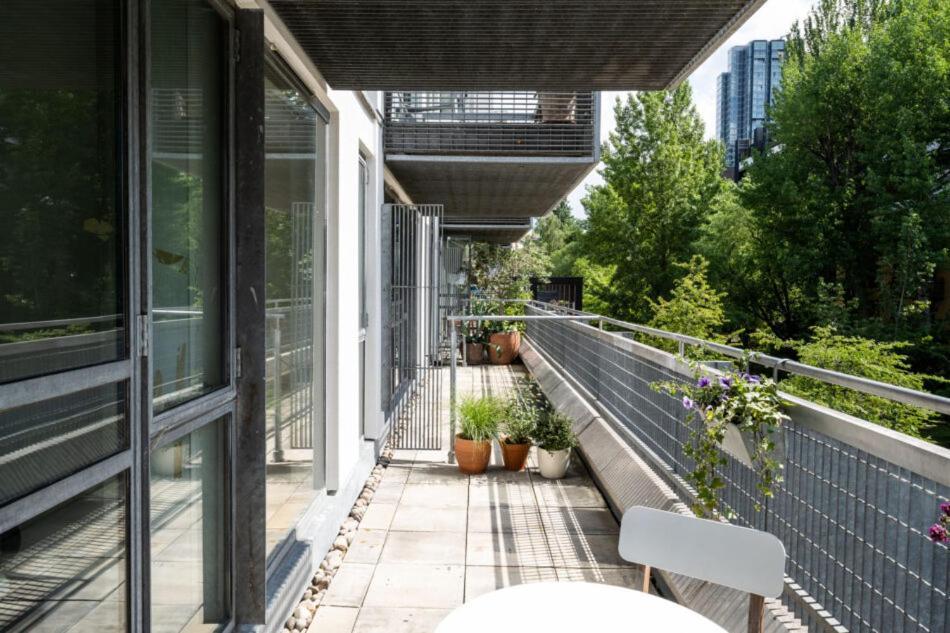 Altido Modern Flat With Canal Views * Londra